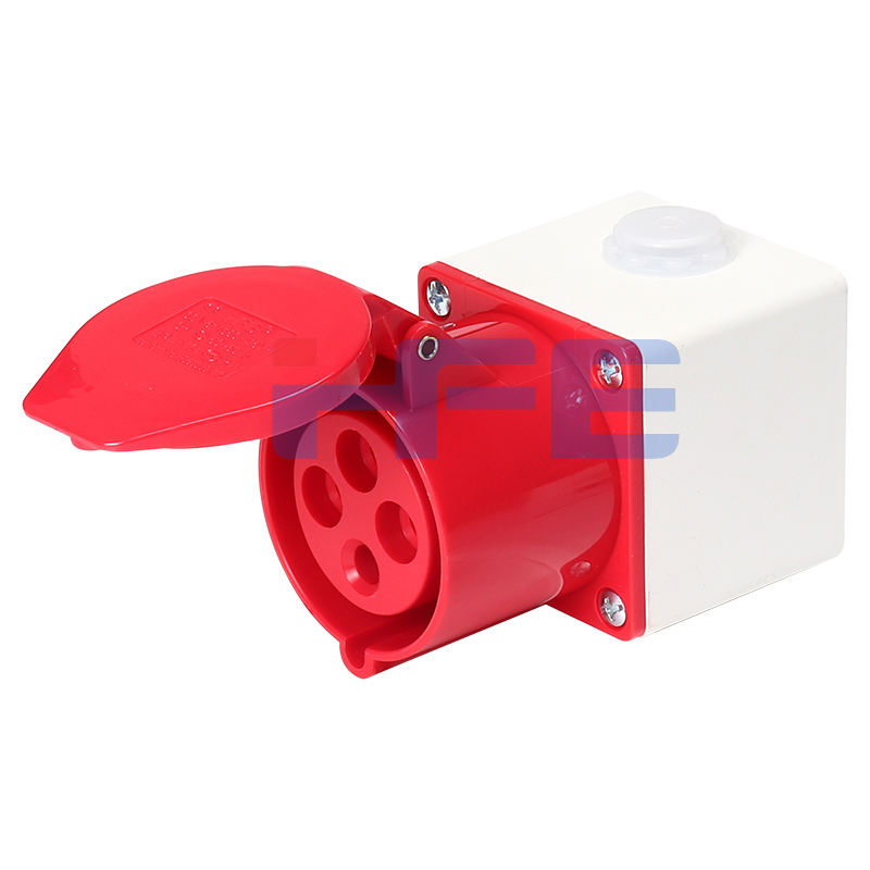 124K IP44 32A 4P