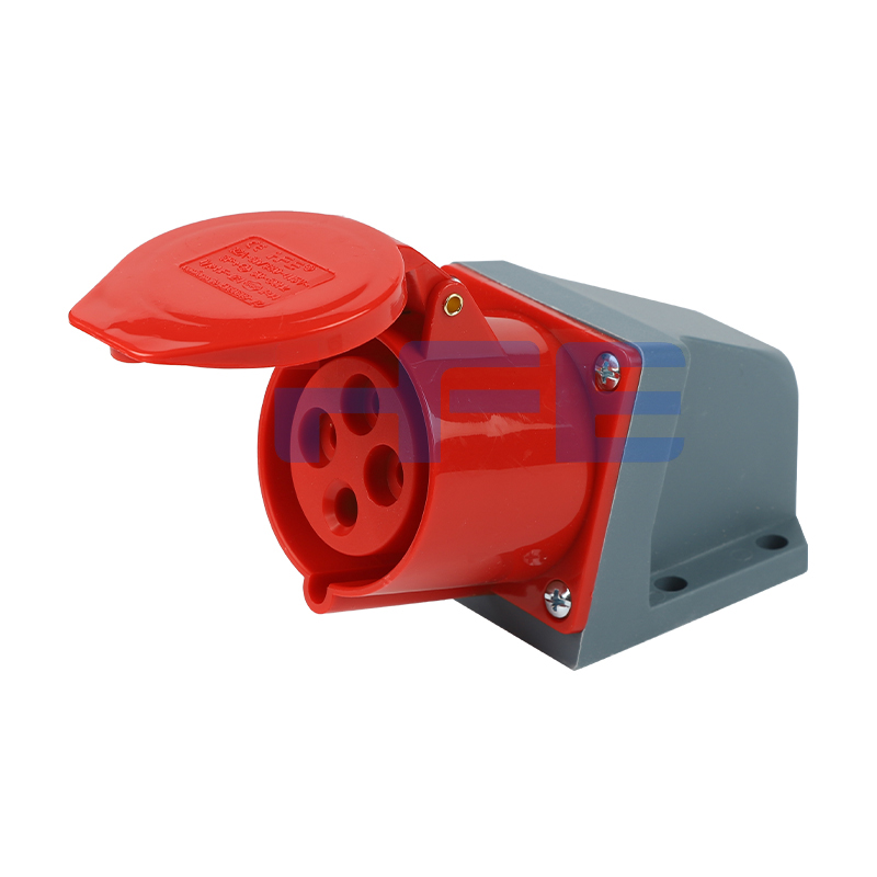 124M IP44 32A 4P